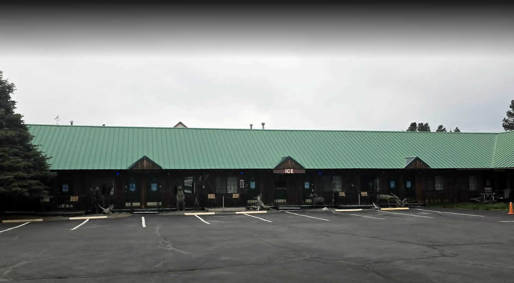 Accommodations The Woodsman Country Lodge in Crescent, OR